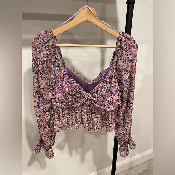 ASTR THE LABEL LUANN TOP PURPLE NAVY FLORAL - Picture 3 of 4